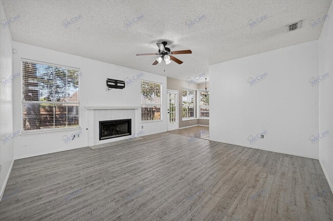 Foto del edificio - 7845 Ember Oaks Dr