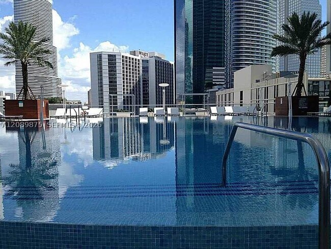 Foto del edificio - 500 Brickell Ave