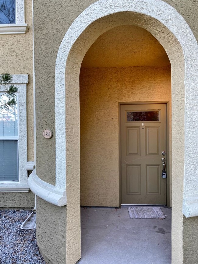 Foto del edificio - 9050 Double R Blvd