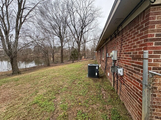 Building Photo - 5493 Adams Cir