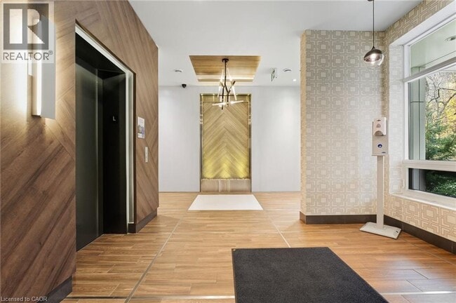 Photo du bâtiment - 455 Charlton Ave E