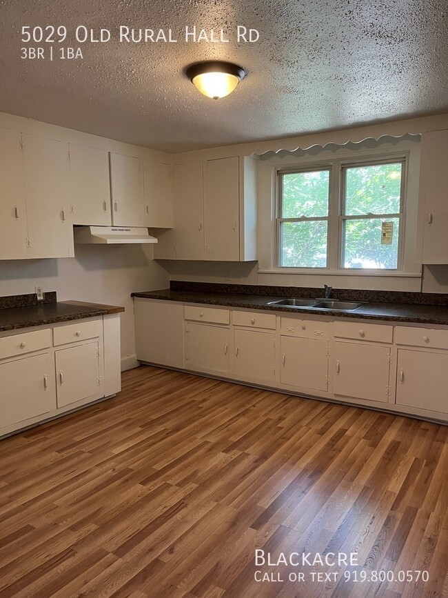 Building Photo - Nice 3BR single family home