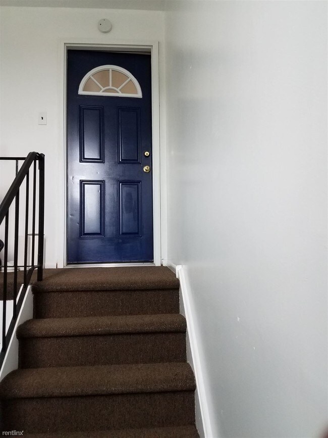 Building Photo - 2 br, 1 bath Duplex - 2612 Island Ave Fl 2