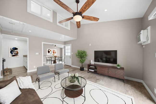 Building Photo - 2-Bedroom Apartment in the Heart of Santa Ana