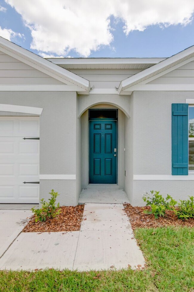 Building Photo - Beautiful 4 bed/2 Bath Move In Ready HOME ...