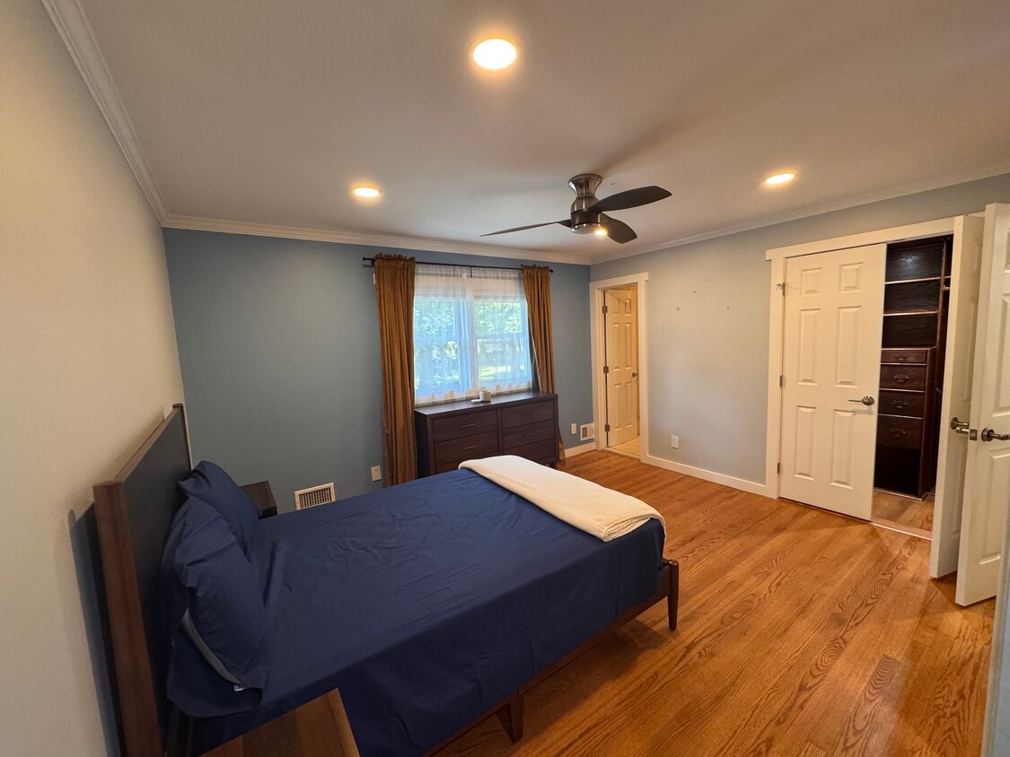 Full sized bed, with bedding included. - 6569 Braddock Rd