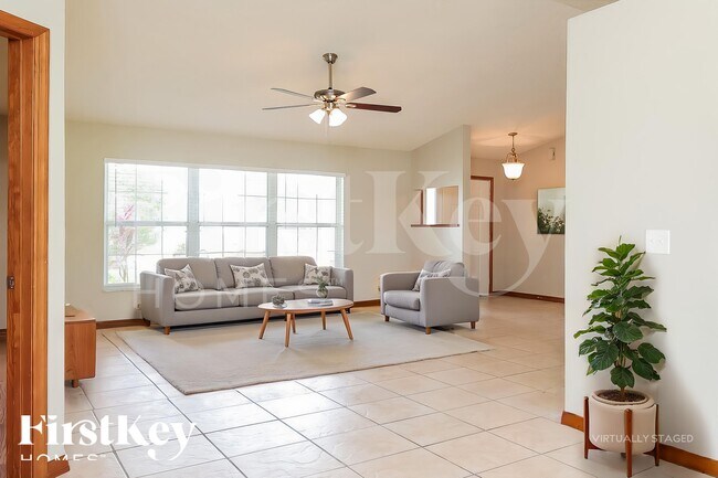 Foto del edificio - 329 Edgewood Ct