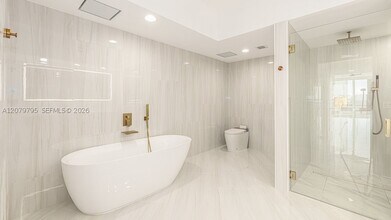 Building Photo - 333 Las Olas Way