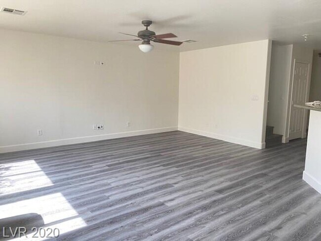 Building Photo - Gorgeous SW Las Vegas 3 beds, 2.5 baths. Luxury vinyl planks throughout.