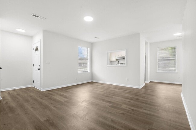 Building Photo - 127 Cedar Grove Dr