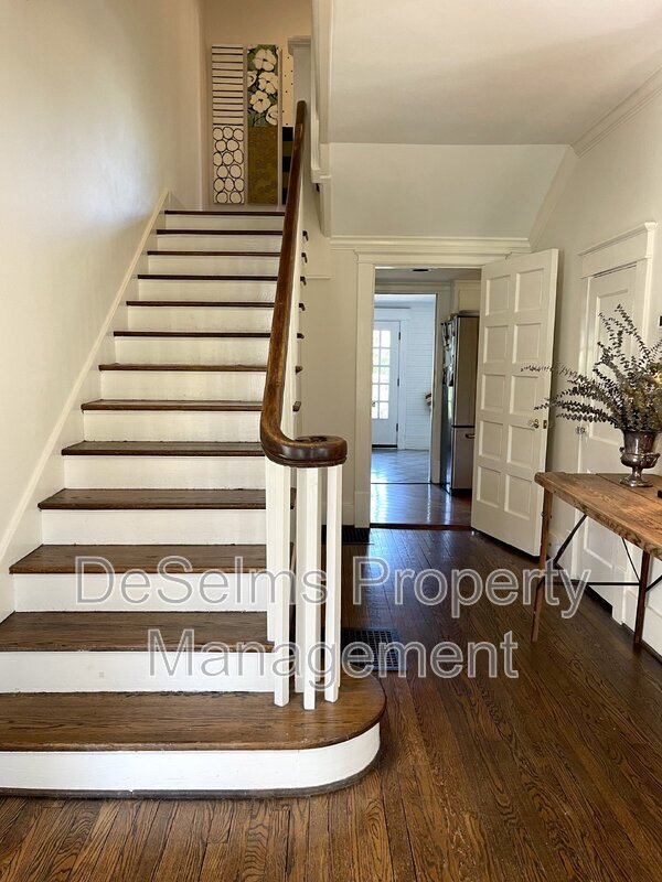 Photo - 704 Timber Ln House