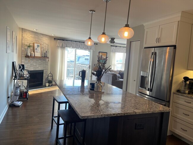 Building Photo - 3252 Cool Springs Ct