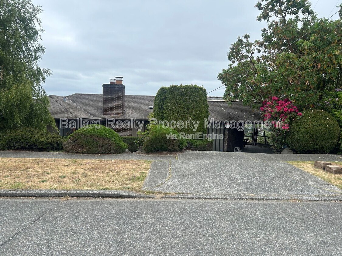 Primary Photo - 3402 37th Ave W