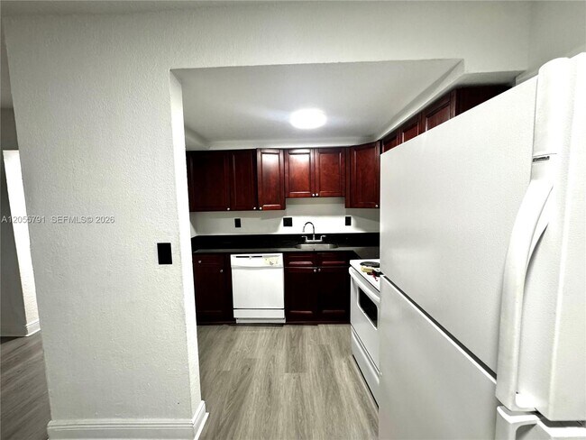 Foto del edificio - 1525 NE 135th St