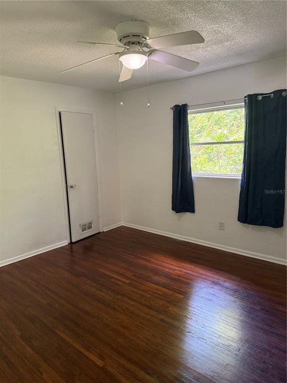 Building Photo - 1570 W Beresford Ave