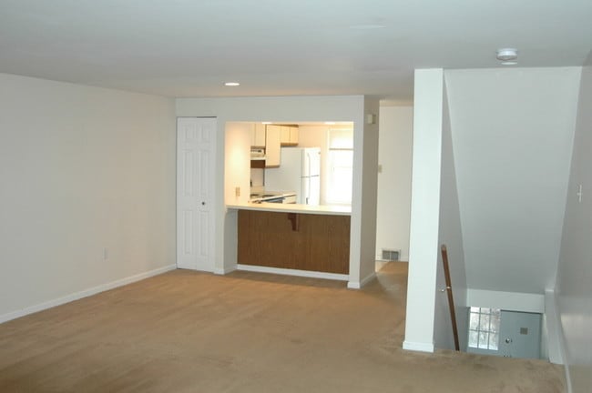 LivingRoom/Dining Room - 628 Windsor Ave