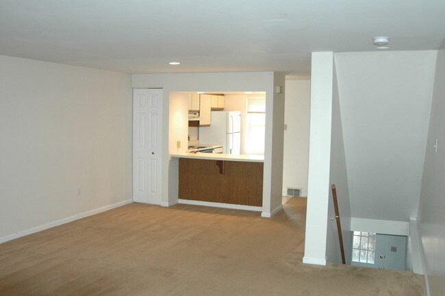 Sala de estar/Comedor - 628 Windsor Ave