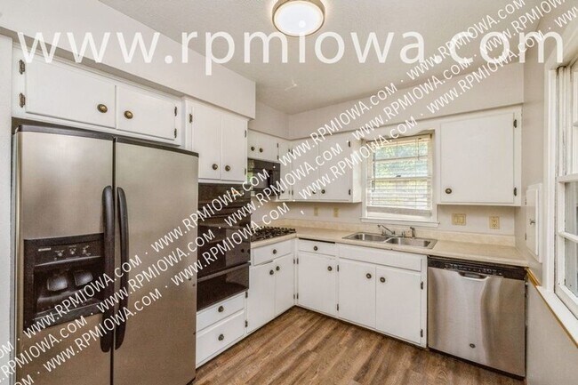Building Photo - NEWLY RENOVATED !! 3 bedroom, 2 Bathroom H...