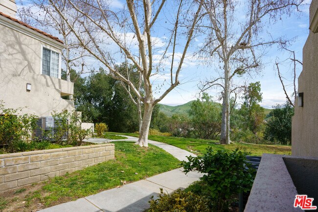 Foto del edificio - 4240 Lost Hills Rd