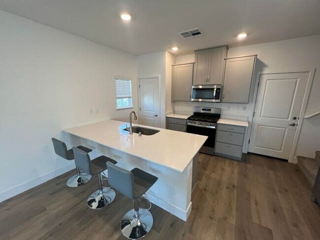 Foto del edificio - 4244 Fawnridge Pl