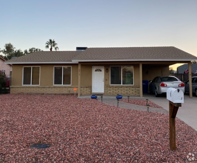 Building Photo - 2213 W Riviera Dr