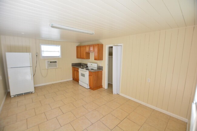 Building Photo - 2850 Lake Alfred Rd