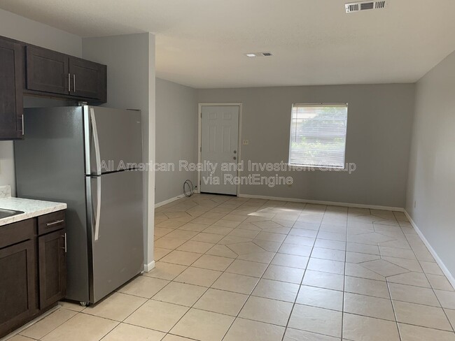 Building Photo - 935 Tanager Rd