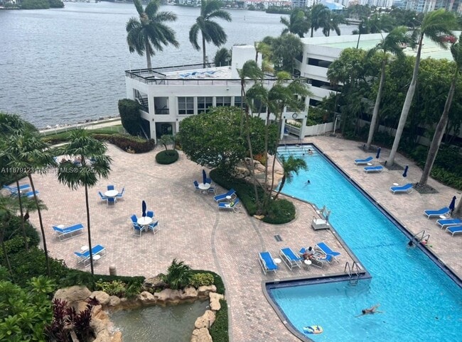 Foto del edificio - 3600 Mystic Pointe Dr