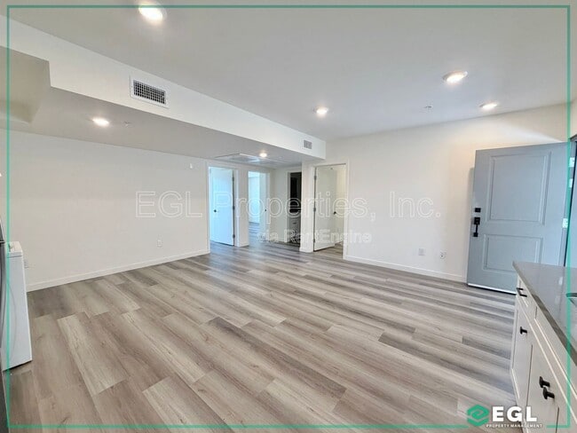 Interior Photo - 10505 Hawthorne