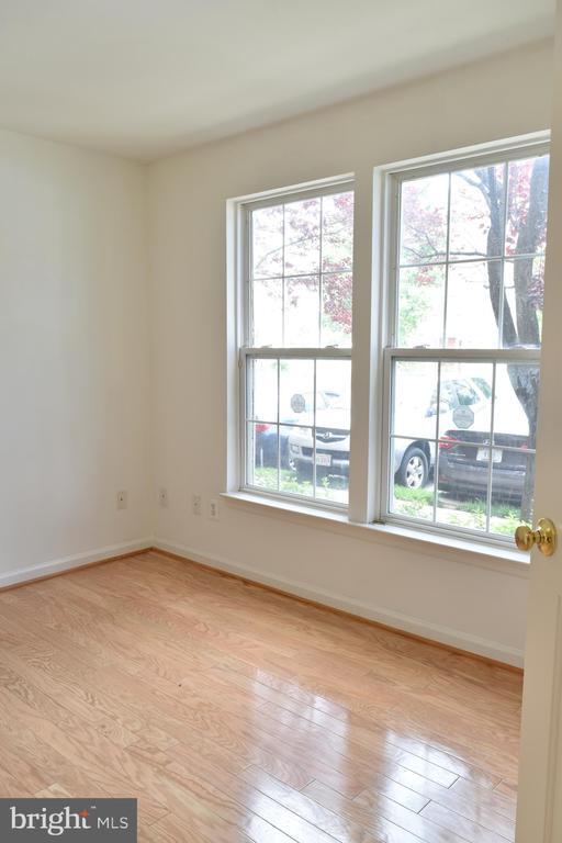 Building Photo - 2542 Banshire Dr