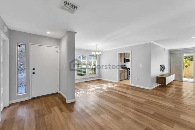 Foto del edificio - 18169 Andrea Cir N