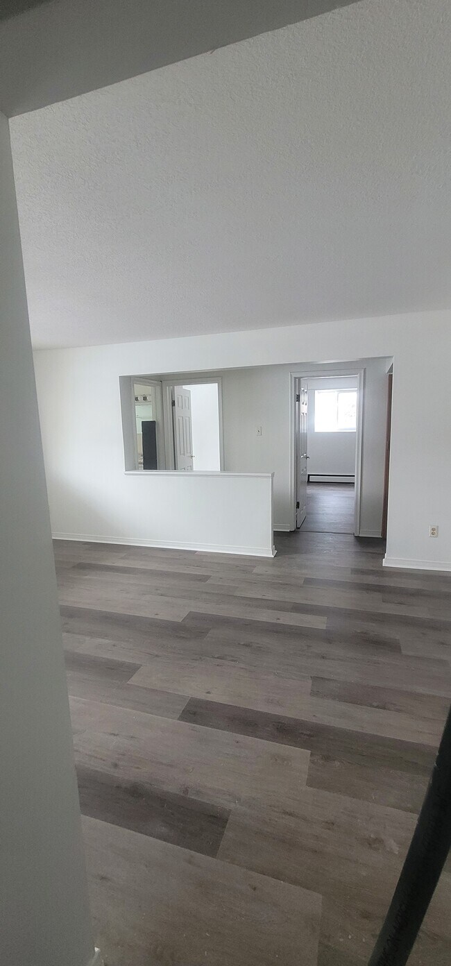 Photo du bâtiment - 148 Roxborough Ave