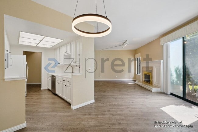 Building Photo - 25 Cove Ln