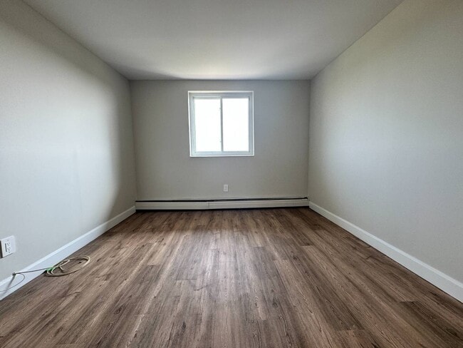 Building Photo - 455 Sandys St