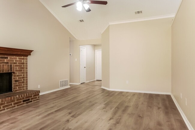 Foto del edificio - 117 Brockway Dr