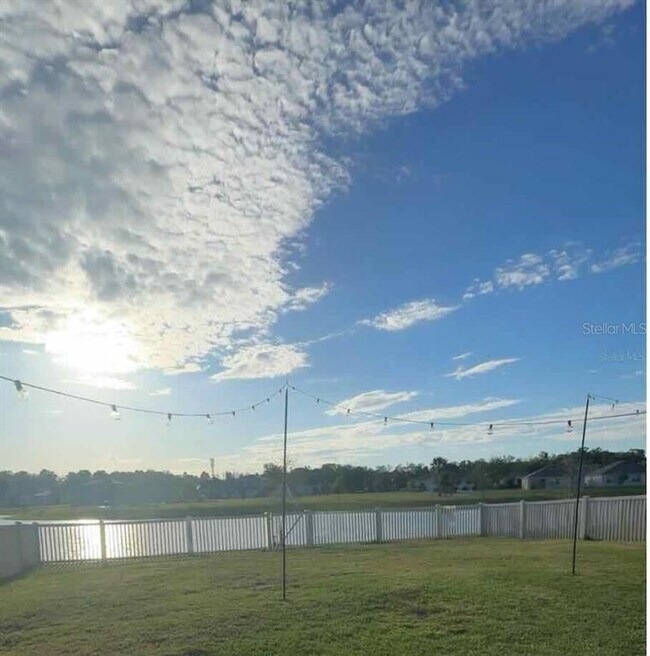 Foto del edificio - 3340 Perennial Ln