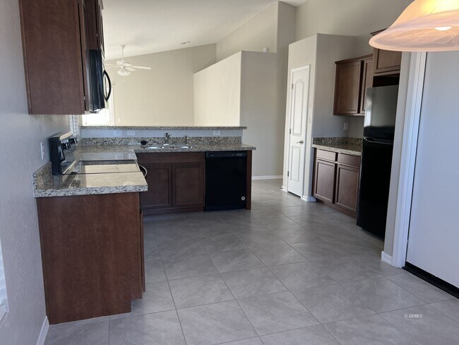 Foto del edificio - 1348 Roper Ln