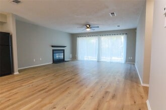 Building Photo - 2709 S Millbend Dr