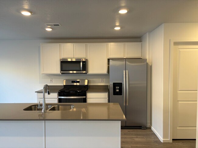 Foto del edificio - Brand New DR. HORTON Townhome in Long Vall...