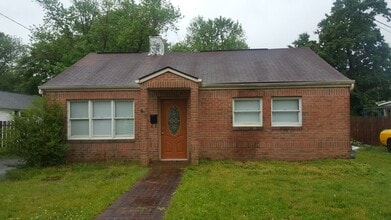 Building Photo - 694 Custis St