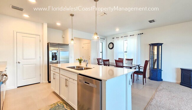 Building Photo - OUTSTANDING AVANTI AT WATERSIDE! LAKEWOOD ...