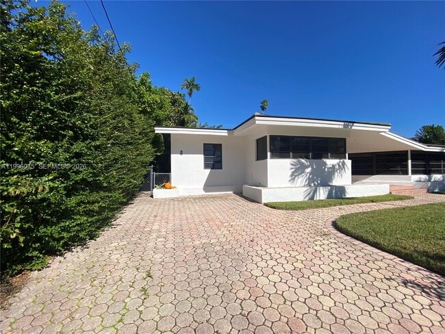 Building Photo - 1101 Bay Dr