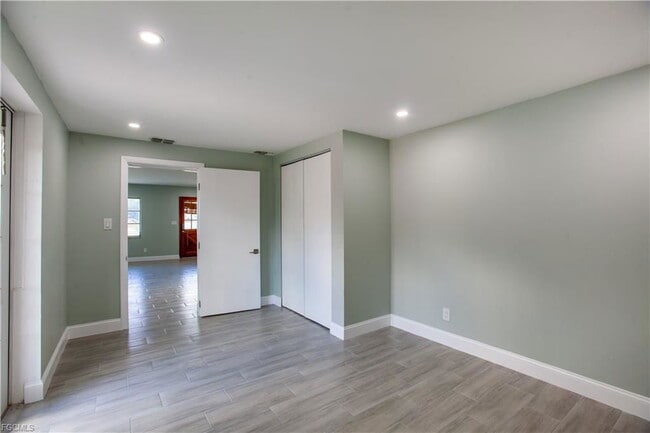 Building Photo - 348 Crestwood Ave