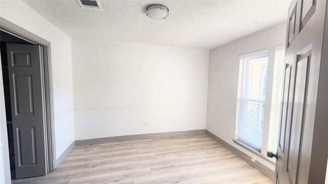 Building Photo - 22422 Deville Dr