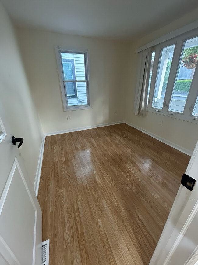 Building Photo - 659 Nassau St