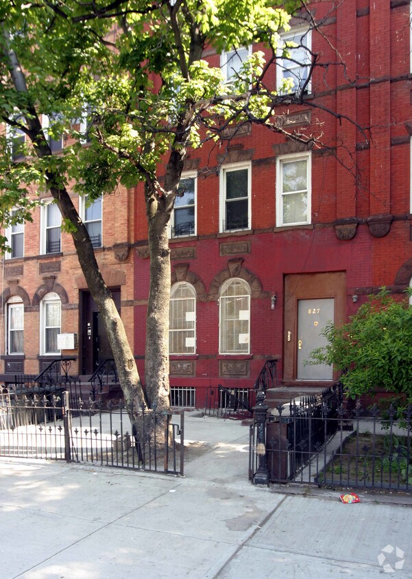 Primary Photo - 827 Bushwick Ave