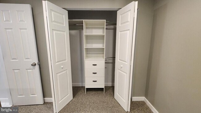 Foto del edificio - 17619 Longview Ln