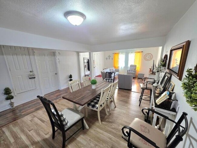 Foto del edificio - 1404 Clinton Ave