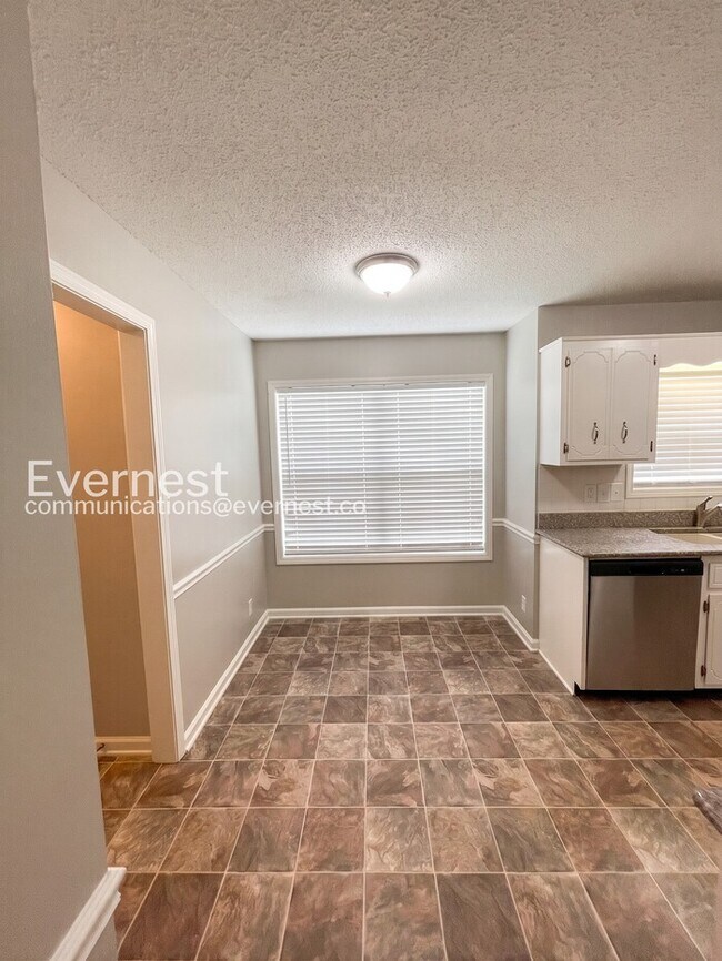 Foto del edificio - 1035 Summerhaven Rd