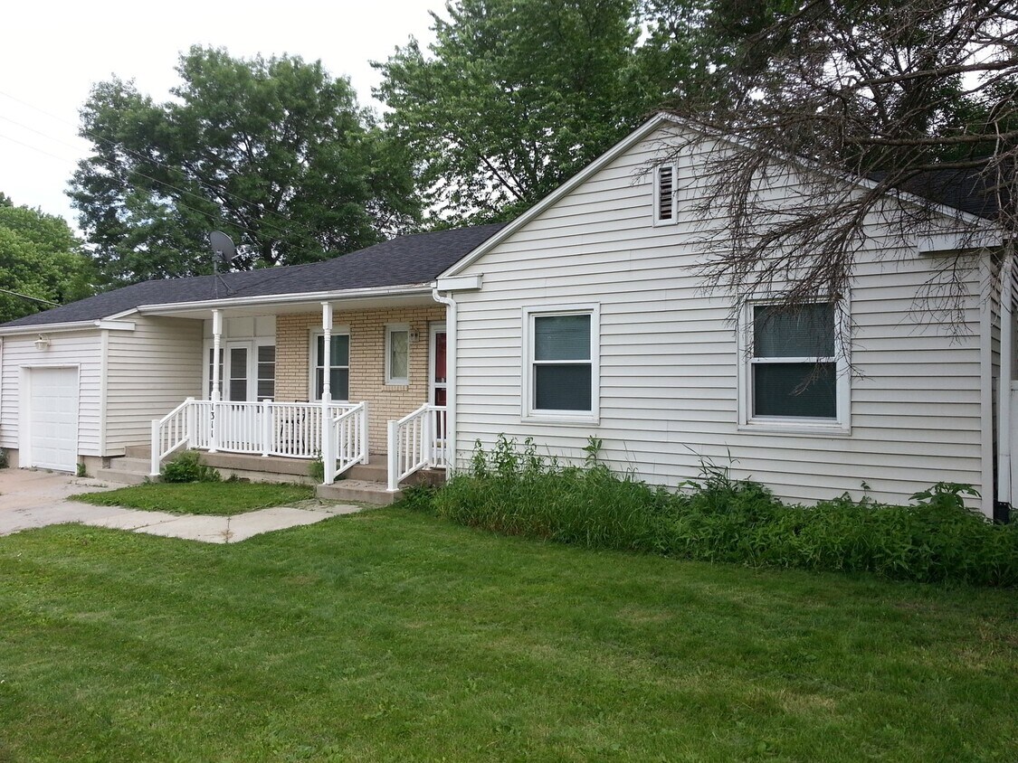 Primary Photo - Incredible 4 bedroom (+Office), 2-1/2 bath...